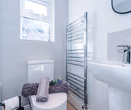 Stunning 4-Bed House in Crewe | 53 Degrees Property | Ideal for Business | Long-term discounts - Sleeps 7