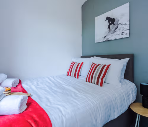 Modern 4-Bed House in Crewe | 53 Degrees Property | Ideal for workers | Long-term discounts - Sleeps 8
