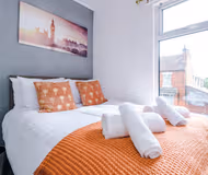 Modern 4-Bed House in Crewe | 53 Degrees Property | Ideal for workers | Long-term discounts - Sleeps 8