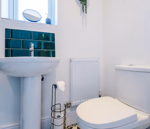 Spacious 4-Bed House in Crewe | 53 Degrees Property | Ideal for Contractors - Sleeps 8