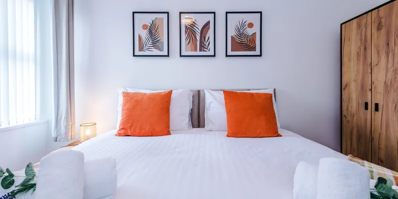 Spacious 3-Bed House in Stoke Ideal for Business | Long-term discounts - Sleeps 7