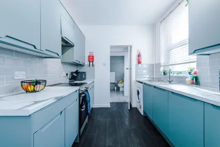 Spacious 3-Bed House in Stoke Ideal for Business | Long-term discounts - Sleeps 7