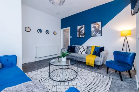 3BR Cosy Home: Parking