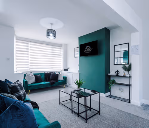 23 Repton Avenue, Droylsden with Free Parking