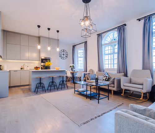 New! Stylish City-Centre Flat w/parking, Sleeps 4!