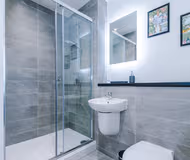 Stunning 2-Bed Flat, Amazing Location, Sleeps 4!