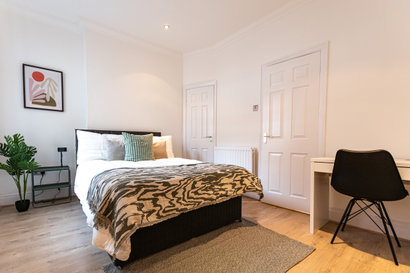 Stylish Flat, Ideal for Business & Long-Term Stays