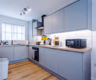 New! Stunning Flat, Perfect for Business, sleeps 4