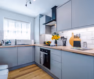 New! Stunning Flat, Perfect for Business, sleeps 4