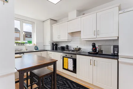 Spacious and Comfy - Sunshine Terrace