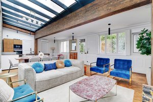 Elegant Residence, Imbued with Undeniable Charm, Close to Jardin du Luxembourg