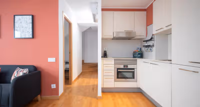 Bright Serviced Apartment