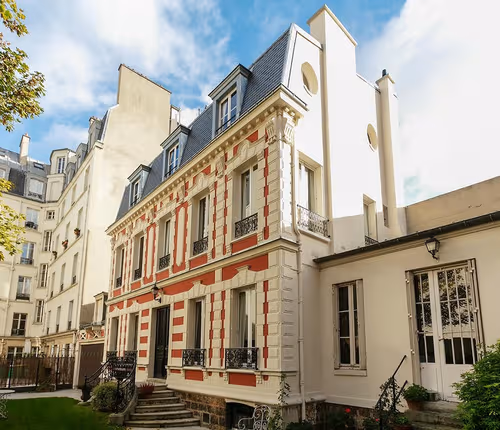 Paris Townhouse with private garden