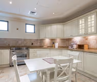 Chic 5-BR Villa @ Frond E, Palm Jumeirah