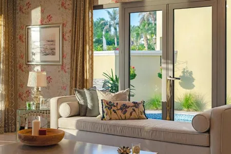 Luxury 5 BR Villa on Frond 0.