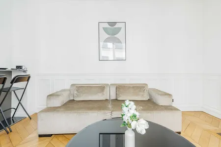 Located on Rue Chambiges, Champs-Élysées, A Perfect Cozy Abode in Centre Of Paris