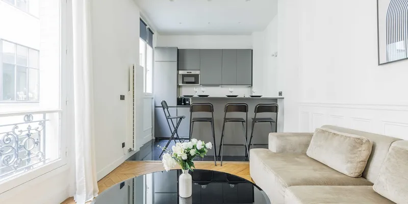 Located on Rue Chambiges, Champs-Élysées, A Perfect Cozy Abode in Centre Of Paris