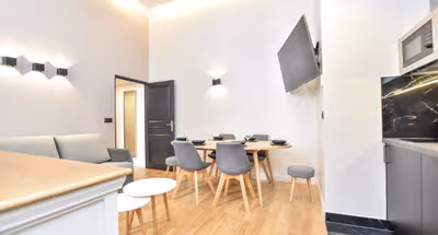 Friedland, Service Apartment