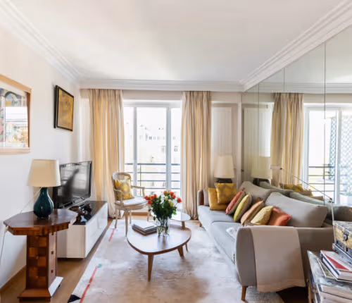 Avenue René Boylesve serviced apartment
