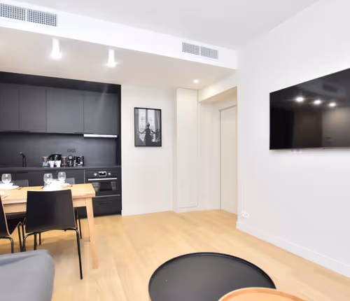 Rue de Longchamp serviced apartment