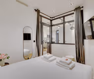 Rue Lamartine, Service Apartment
