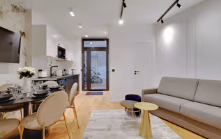 Rue Lamartine, Service Apartment