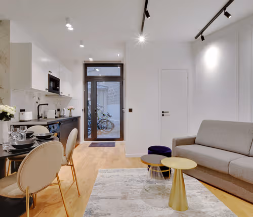 Rue Lamartine, Service Apartment