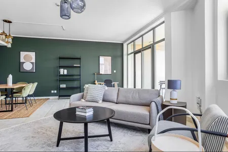 East Tower 3BR Serviced Apartment
