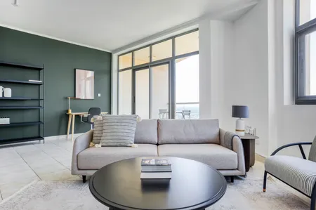 East Tower 3BR Serviced Apartment