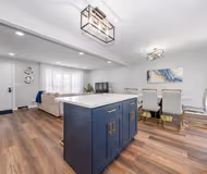 Elegant Getaway in Elmhurst King