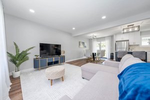 Elegant Getaway in Elmhurst King