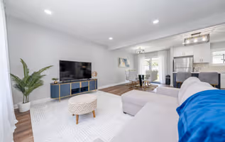 Elegant Getaway in Elmhurst King