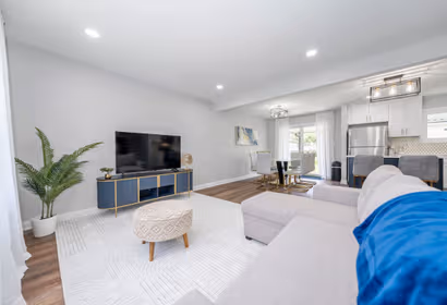 Elegant Getaway in Elmhurst King