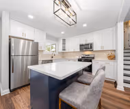 Elegant Getaway in Elmhurst King