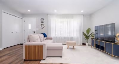 Elegant Getaway in Elmhurst King