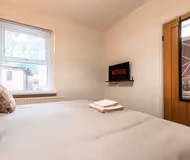 4 Bed, Sleeps 8, Free Parking, Close to City