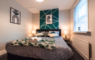 4 Bed, Sleeps 8, Free Parking, Close to City