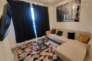 Garland Big 4 Bedroom House with Garden And Parking, Finchley 2