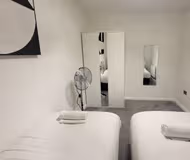 Garland Big 4 Bedroom House with Garden And Parking, Finchley 2