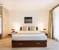 100 Riverside Dr Serviced Apartment