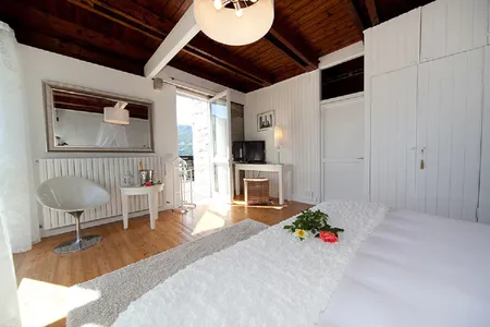 Front lake Dream luxury Villa with unforgettable lake and mountain view