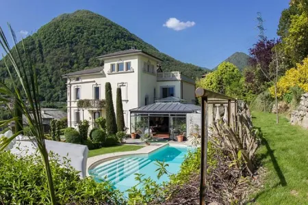 NEO CLASSICAL VILLA WITH PRIVATE SALT WATER POOL