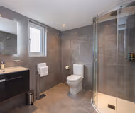 Bathroom 01.1 - en suite (master bedroom 01)