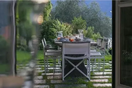ADMIRE THE FANTASTIC VISTAS OVER LAKE COMO