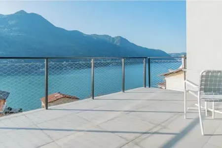 ADMIRE THE FANTASTIC VISTAS OVER LAKE COMO