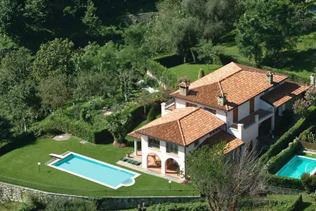 Beautiful, Spacious Modern villa with fantastic panoramic Lake Views