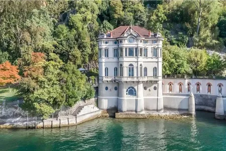 HISTORIC SEVEN-BEDROOM VILLA WITH SPECTACULAR DESIGN AND IDYLLIC VIEWS