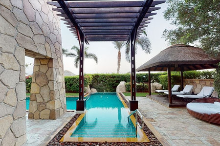 Glamorous 3BR Villa with Private Pool & Beach