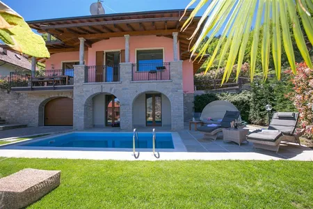 Lap up Some Menaggio fun and Lake Como Relaxation in This Luxury Family Villa!