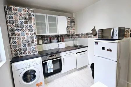 Fully equipped kitchen at Spacious Beautiful 2 Bedroom flat